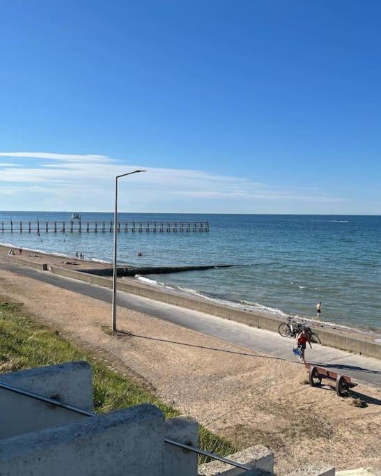 La Cabine Vue Mer Luc-sur-Mer Exterior photo